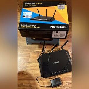 NETGEAR 1 ghz Nighthawk Wireless WIFI Smart Wi-Fi Router Gaming Streaming Mobile